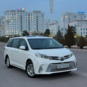 Toyota Sienna 2018