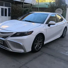 Toyota Camry 2021