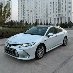 Toyota Camry 2021