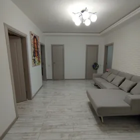 Мир4 9/6 этаж 4 ком