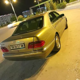 Mercedes-Benz E320 1999