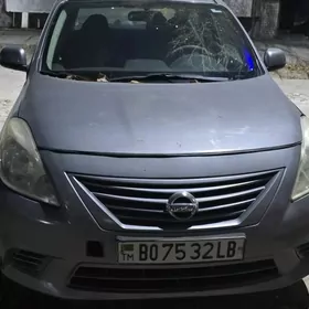 Nissan Versa 2012