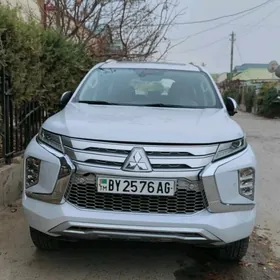 Mitsubishi Pajero 2020