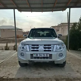 Mitsubishi Pajero 2012