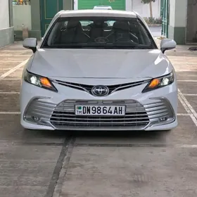 Toyota Camry 2021
