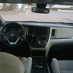 Toyota Sienna 2018