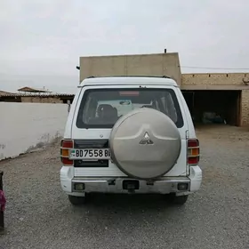 Mitsubishi Montero 1999