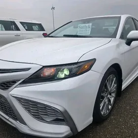 Toyota Camry 2021