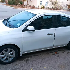 Nissan Versa 2013