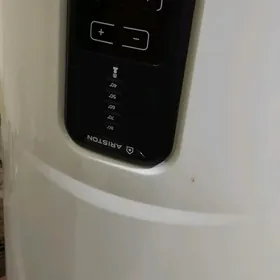 ARISTON бойлер 80 л