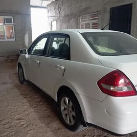 Nissan Versa 2010
