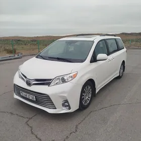 Toyota Sienna 2020