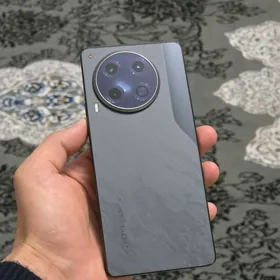 Tecno Camon 30. 16/256