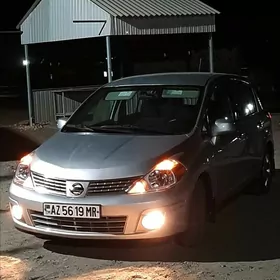 Nissan Versa 2012