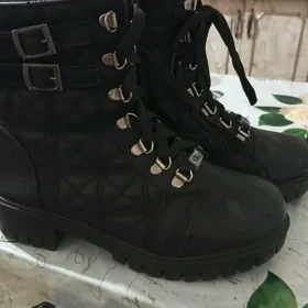 Женские ботинки