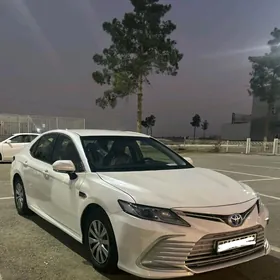 Toyota Camry Hybrid 2021