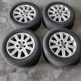 215 60 16 GRAND TOYTA KAMRY