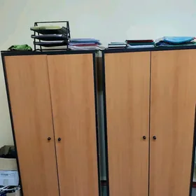 Шкафы для офиса закрытые