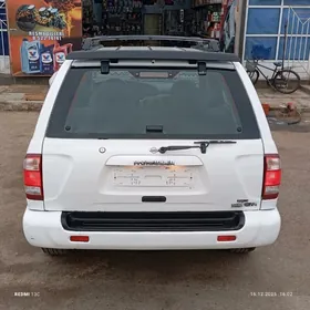 Nissan Pathfinder 2001