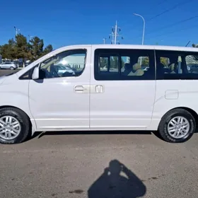 Hyundai H-1 2015