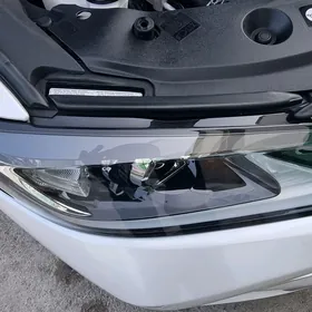 Lexus ES fara 2025 ýyl