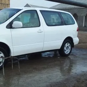 Toyota Sienna 2000