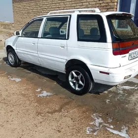 Mitsubishi Chariot 1995