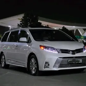 Toyota Sienna 2020
