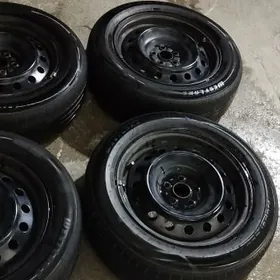 Carolla 14 yyl 205/60/16