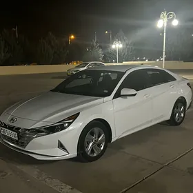 Hyundai Elantra 2022