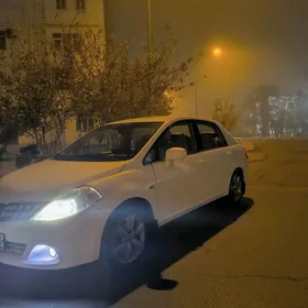 Nissan Tiida 2008
