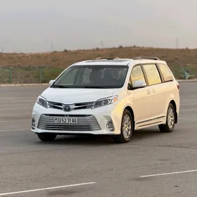 Toyota Sienna 2019