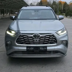 Toyota Highlander 2021