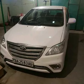 Toyota Innova 2015
