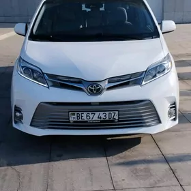Toyota Sienna 2019