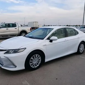 Toyota Camry Hybrid 2021