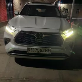 Toyota Highlander 2021