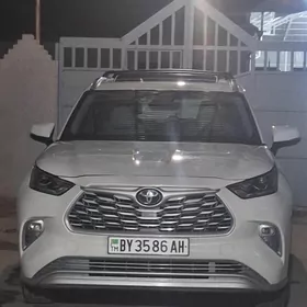 Toyota Highlander 2021