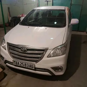 Toyota Innova 2015