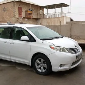 Toyota Sienna 2010