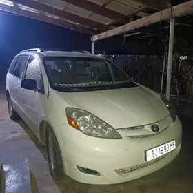 Toyota Sienna 2008