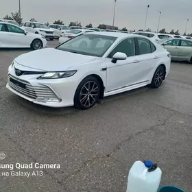 Toyota Camry 2021