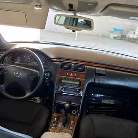 Mercedes-Benz E320 1997