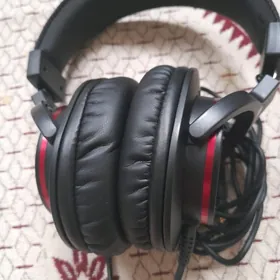 Naushnik. Наушники.