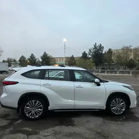 Toyota Highlander 2022