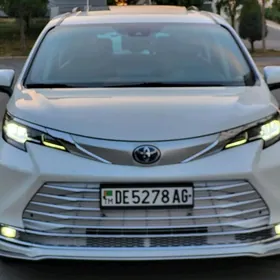 Toyota Sienna 2021