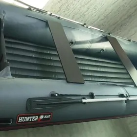 лодка HUNTER boat
