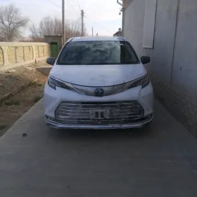 Toyota Sienna 2021