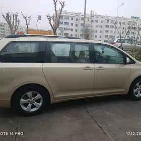 Toyota Sienna 2011