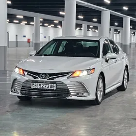Toyota Camry 2021
